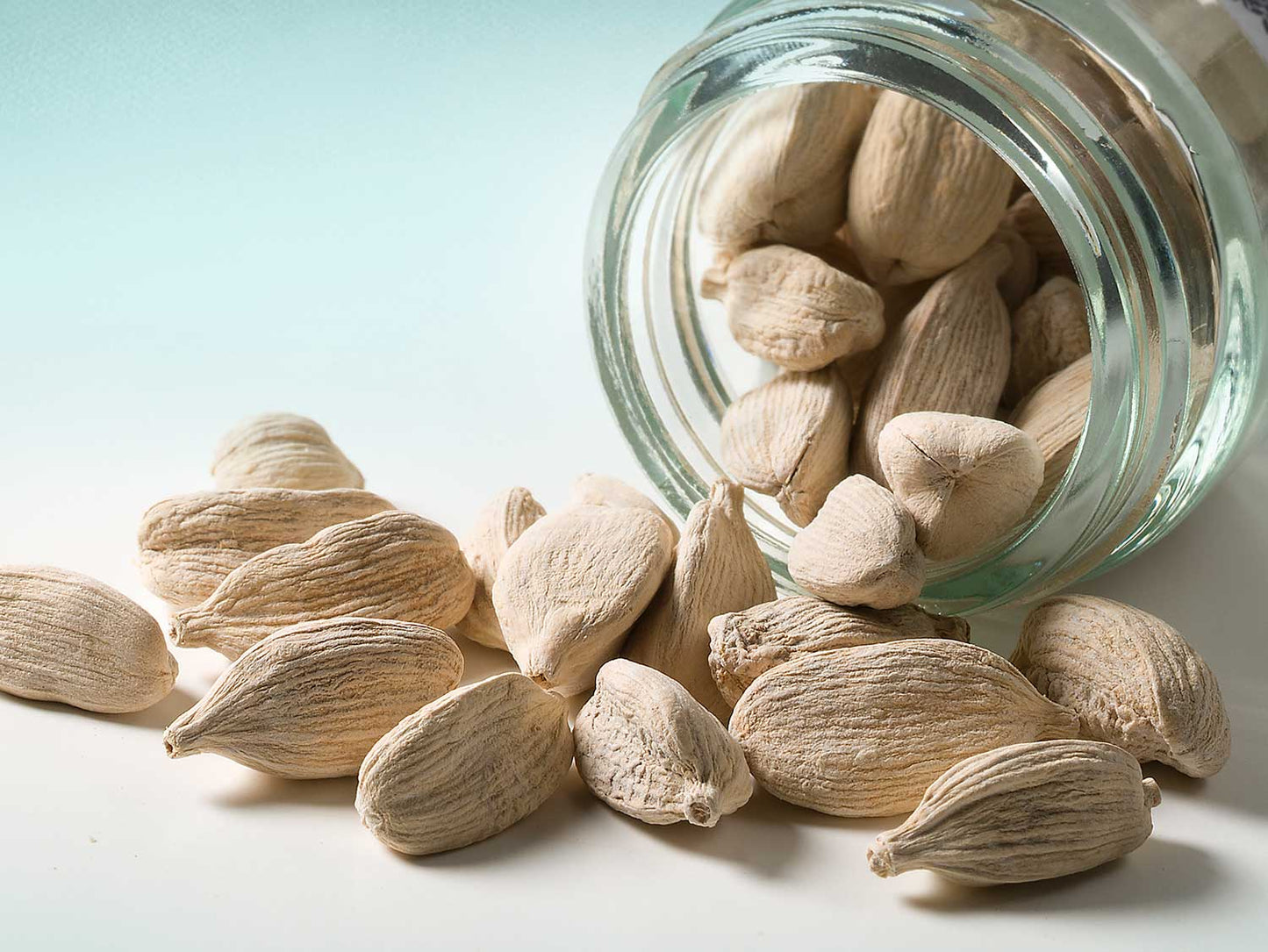 Egész fehér kardamom